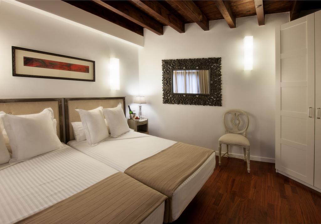 Apartamentos Abad Toledo Phòng bức ảnh
